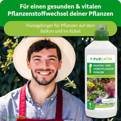 Lächelnder Gärtner neben dem Flüssigdünger für einen gesunden und vitalen Stoffwechsel von Balkon- und Kübelpflanzen.