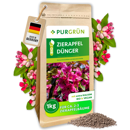 Purgrün Bio-Zierapfel-Dünger im 1-kg-Standbeutel mit sichtbarem Granulat, rosa Zierapfelblüten und Anhänger „Made in Germany“.