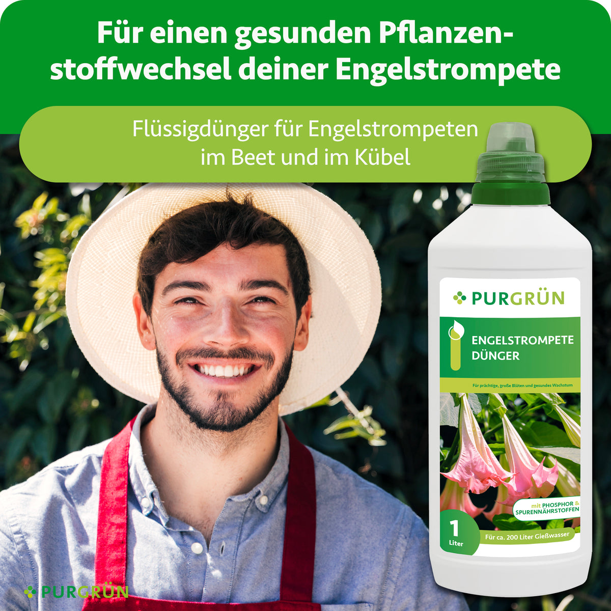 Gärtner mit 1-Liter-Flasche Engelstrompete-Dünger für Pflanzen im Beet und Kübel.