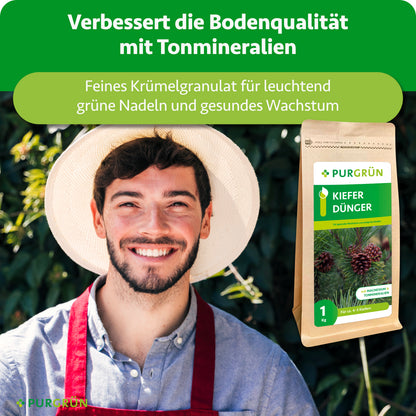 Lächelnder Gärtner neben dem Düngerbeutel; Tonmineralien verbessern die Bodenqualität, feines Krümelgranulat fördert leuchtend grüne Nadeln und gesundes Wachstum.