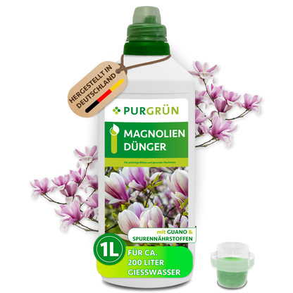 Purgrün Magnoliendünger, 1-Liter-Flasche mit Dosierkappe und rosa Magnolienblüten; ausreichend für ca. 200 Liter Gießwasser.