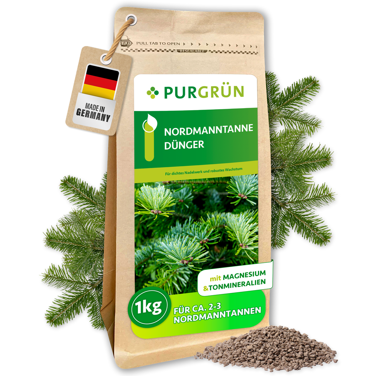 Purgrün Nordmanntanne-Dünger im 1-kg-Beutel mit Magnesium und Tonmineralien, umgeben von Tannenzweigen und Granulat.