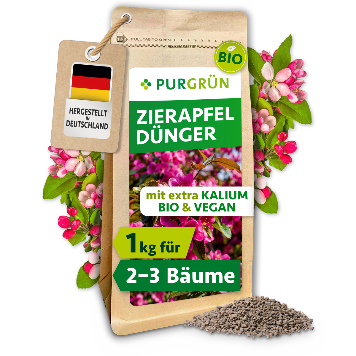 Purgrün Bio-Zierapfel-Dünger im 1-kg-Standbeutel mit sichtbarem Granulat, rosa Zierapfelblüten und Anhänger „Hergestellt in Deutschland“.